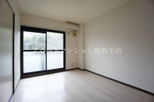 【ビラージュ取手の洋室】