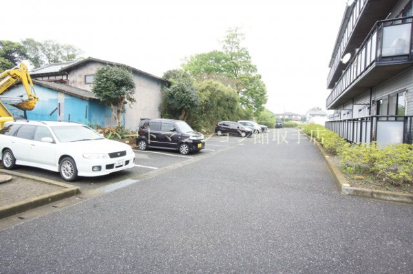 【ビラージュ取手の駐車場】