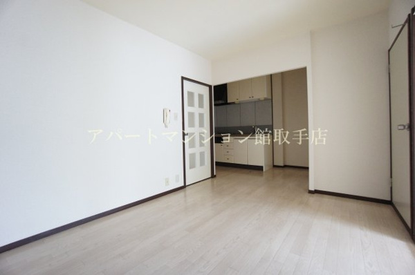 【ビラージュ取手の居間】