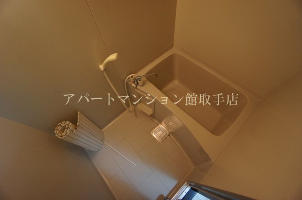 【ビラージュ取手の浴室】