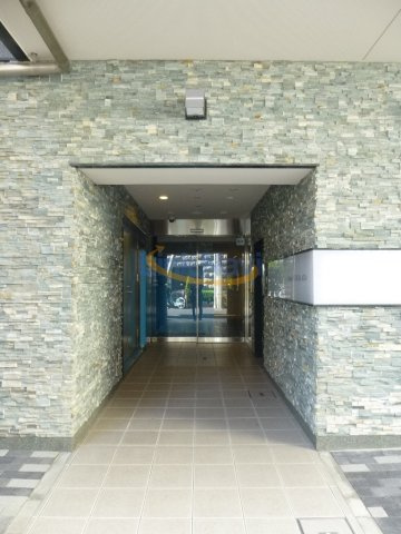 【レジュールアッシュ梅田AXIAのエントランス】