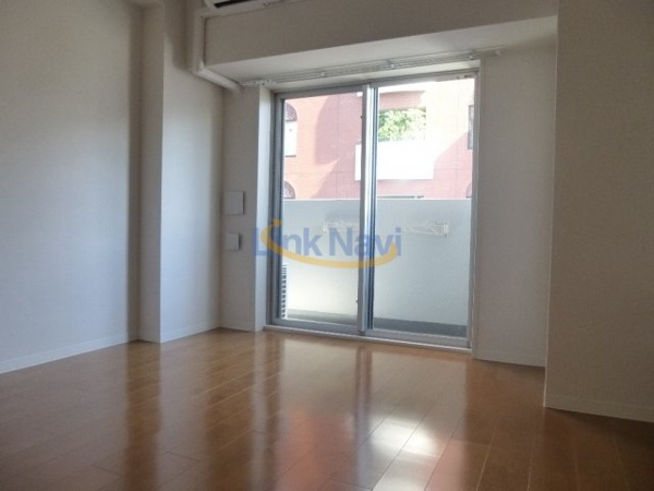 【レジュールアッシュ梅田AXIAの居間】