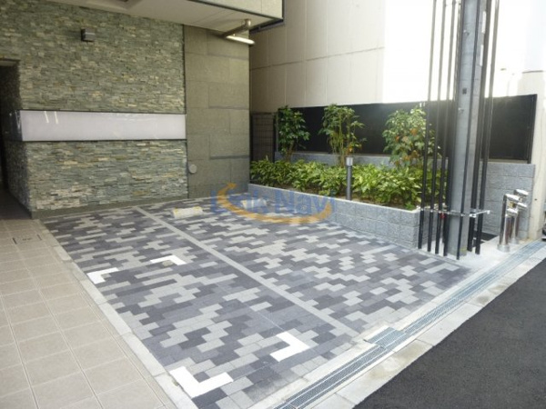 【レジュールアッシュ梅田AXIAの駐車場】