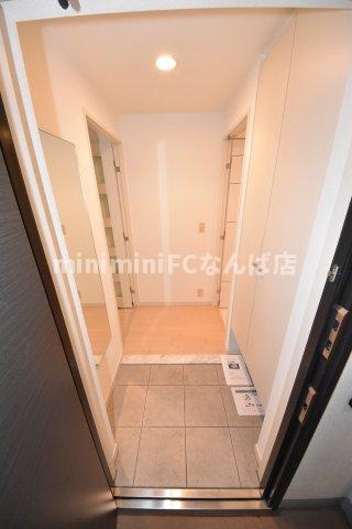 エムヒルズ西本町の玄関