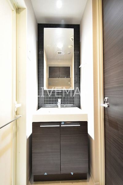 ZOOM東新宿の玄関