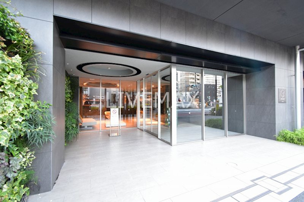 ZOOM東新宿のエントランス