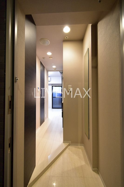 ZOOM東新宿の玄関