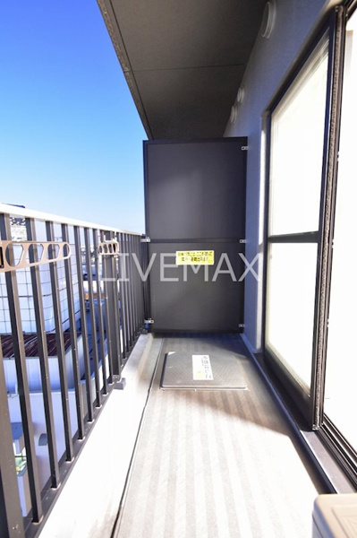 ZOOM東新宿のバルコニー