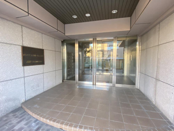 フォンテーヌブローのエントランス