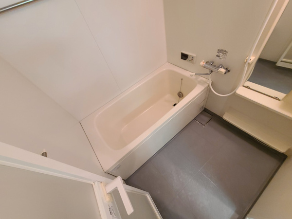 【名古屋市千種区唐山町のマンションの浴室】