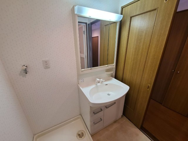 【名古屋市千種区唐山町のマンションの洗面所】