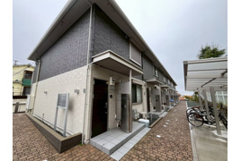 クローバー富士２号館の外観