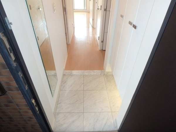 プレサンス大阪ドーム前ファンタジアの玄関