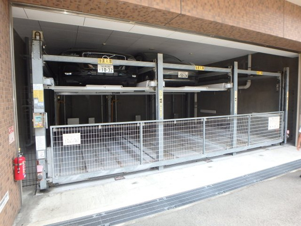 プレサンス大阪ドーム前ファンタジアの駐車場