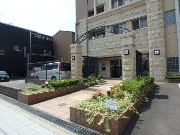 プレサンス大阪ドーム前ファンタジアのエントランス