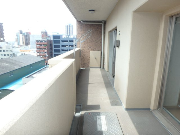 プレサンス大阪ドーム前ファンタジアのバルコニー