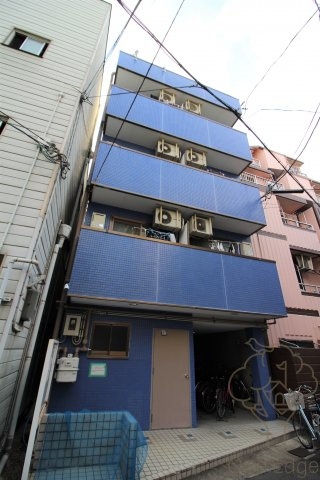 エストゥーディオ・コーモドの画像