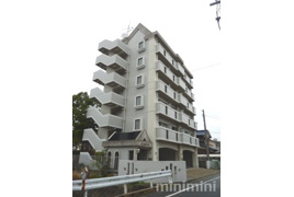 グロース春日 地下1階貸倉庫の外観