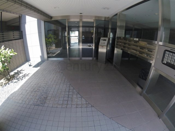 シェリール甲東園のエントランス