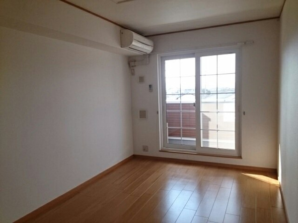 【メゾン・ド・シャル-レⅡの居間】