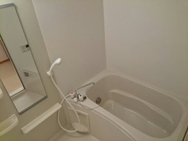 【メゾン・ド・シャル-レⅡの浴室】