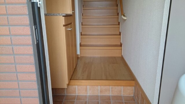 【メゾン・ド・シャル-レⅡの玄関】