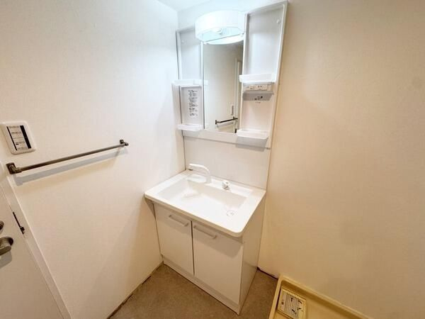 【ハイム下鶴間の独立洗面台】