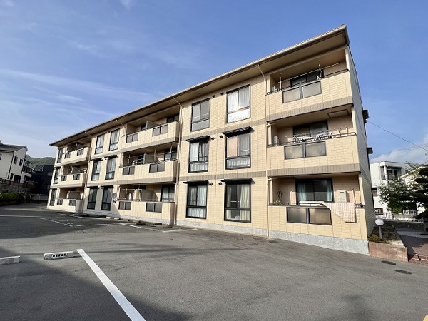 箕面市桜のマンションの外観