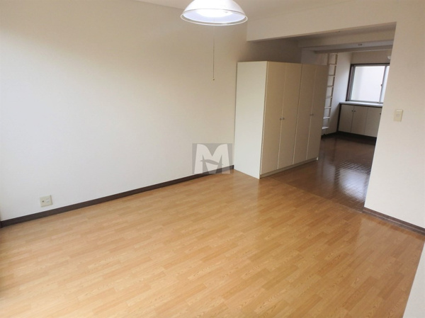 【サンパレスの居間】