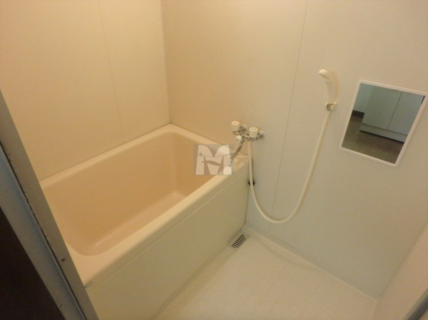 【サンパレスの浴室】
