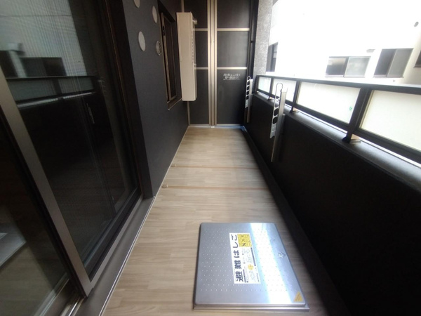 プレサンスレジェンド大阪新町タワーのバルコニー