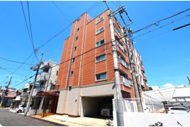 マンション山下の外観