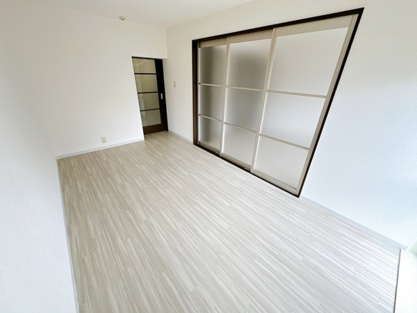旭第1マンションの居間
