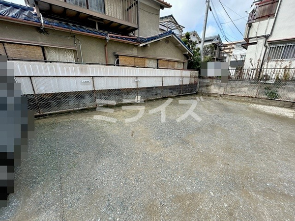 旭第1マンションの駐車場