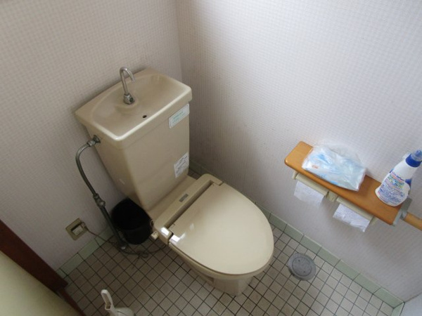 【高山市初田町の店舗事務所のトイレ】