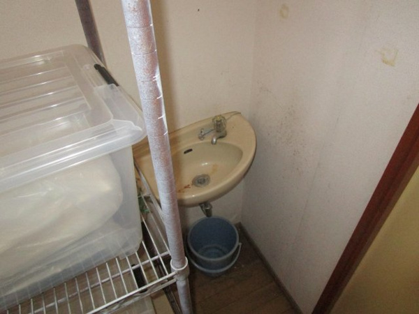 【高山市初田町の店舗事務所の独立洗面台】