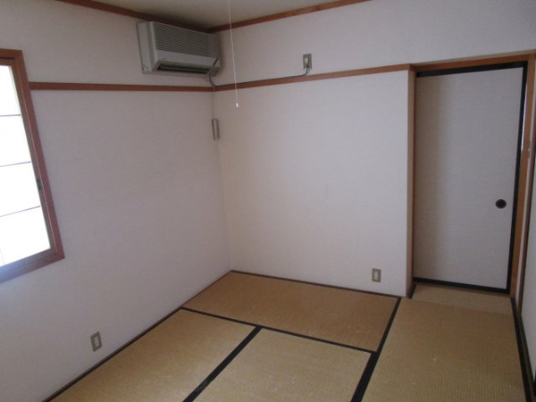 【高山市初田町の店舗事務所の和室】