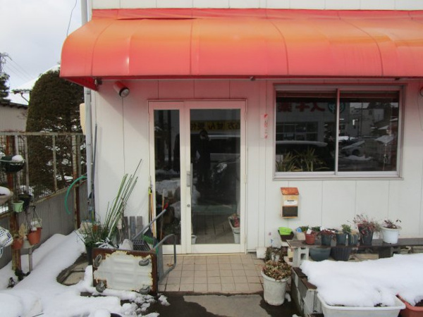 【高山市初田町の店舗事務所の玄関】