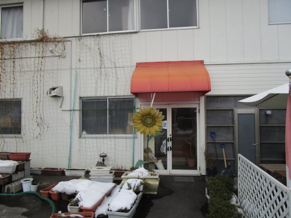 【高山市初田町の店舗事務所の玄関】