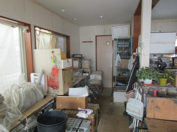 【高山市初田町の店舗事務所の内装】