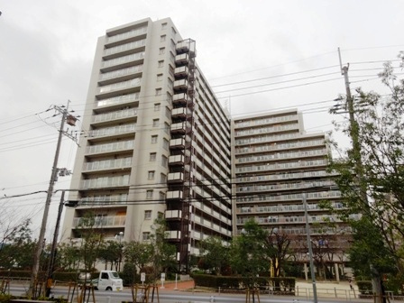 ファミールハイツ北大阪4号棟の外観