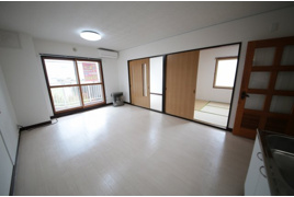 東光８・４プラザの外観