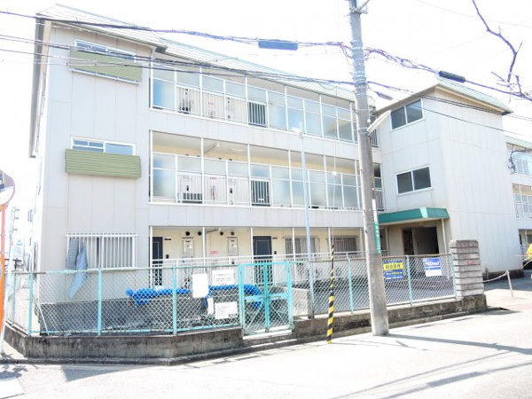 アヴァンセ高槻の外観