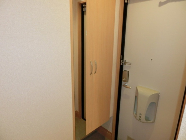 【セジュール クレストの玄関】
