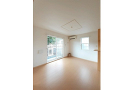 東かがわ市川東のアパートの外観