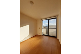 東かがわ市川東のアパートの外観