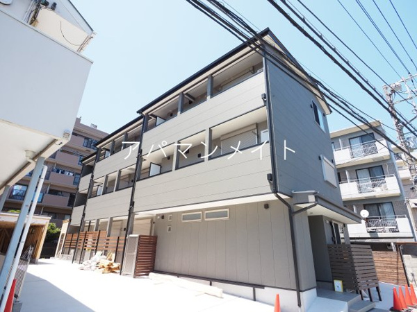 【横浜市戸塚区上矢部町のアパートのエントランス】