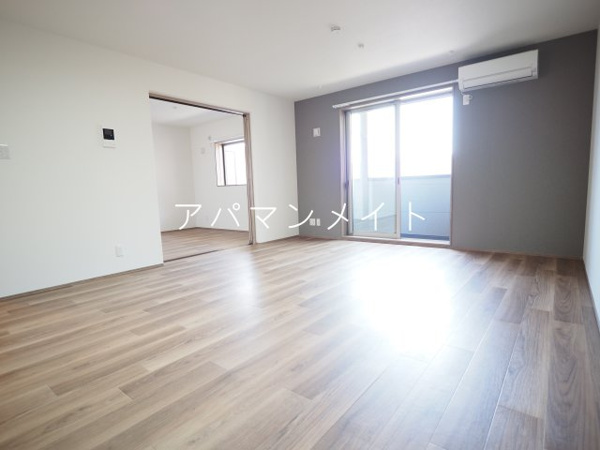 【横浜市戸塚区上矢部町のアパートの居間】