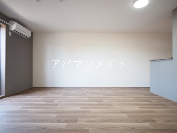 【横浜市戸塚区上矢部町のアパートの居間】