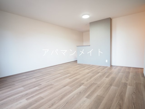 【横浜市戸塚区上矢部町のアパートの居間】
